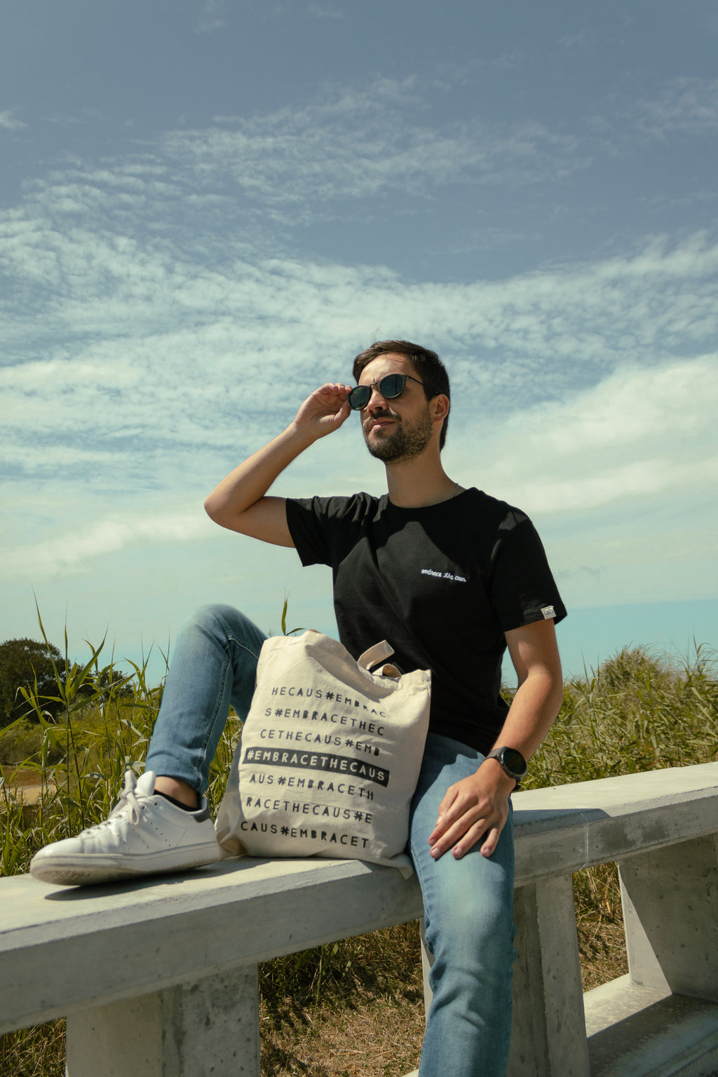 T-shirt Embrace the Caus